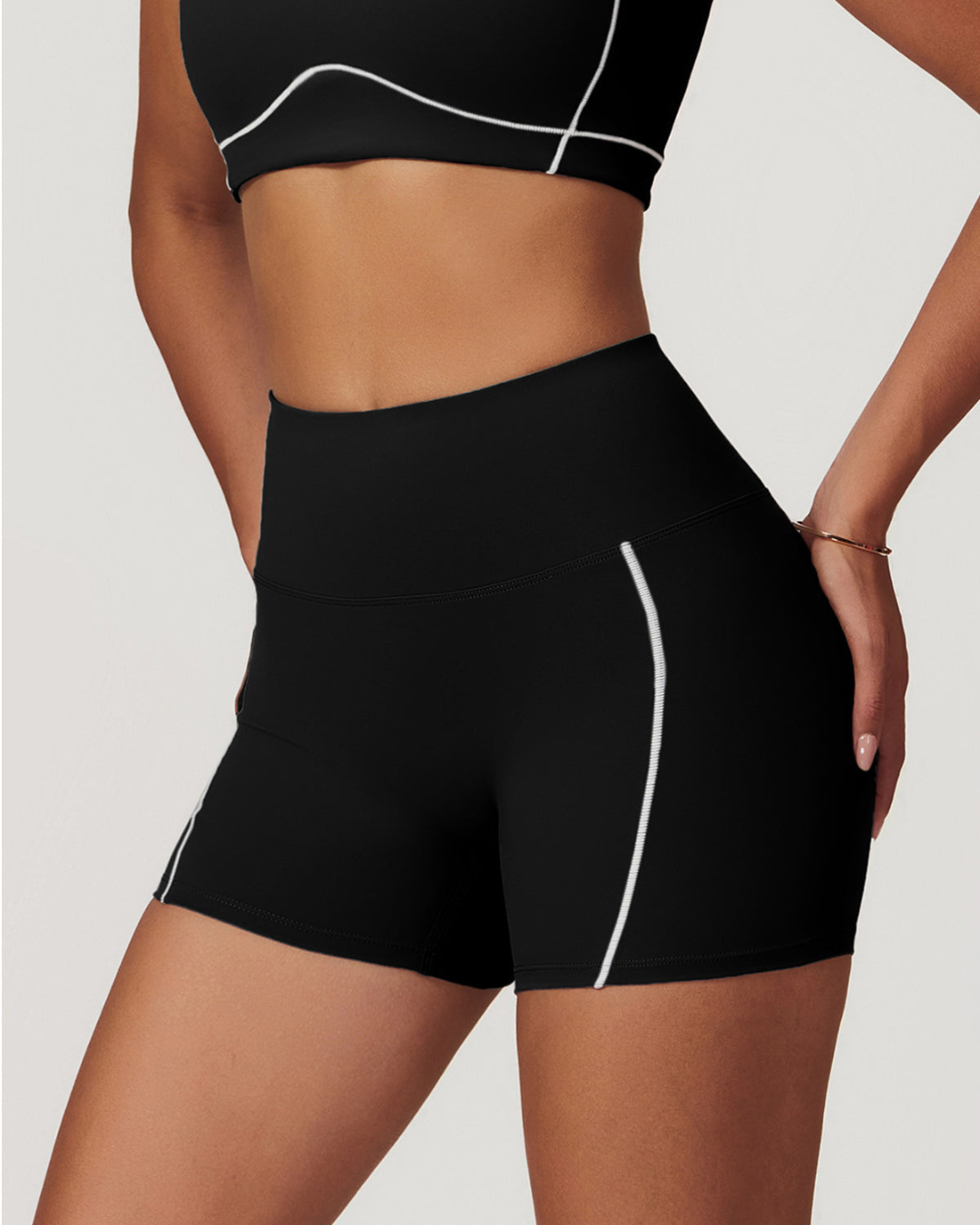 ARIELLE SHORTS - STRETCHABLE ACTIVE SHORTS